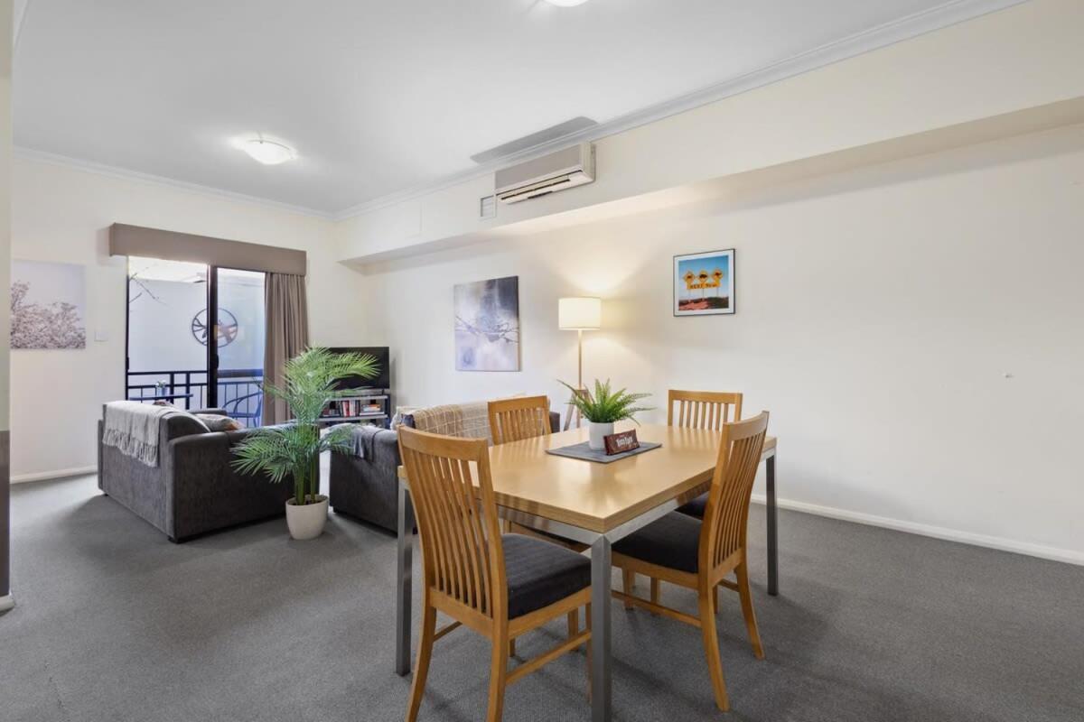 Fabulous Apt In Northbridge With Pool & Wifi Apartment Perth Exterior photo