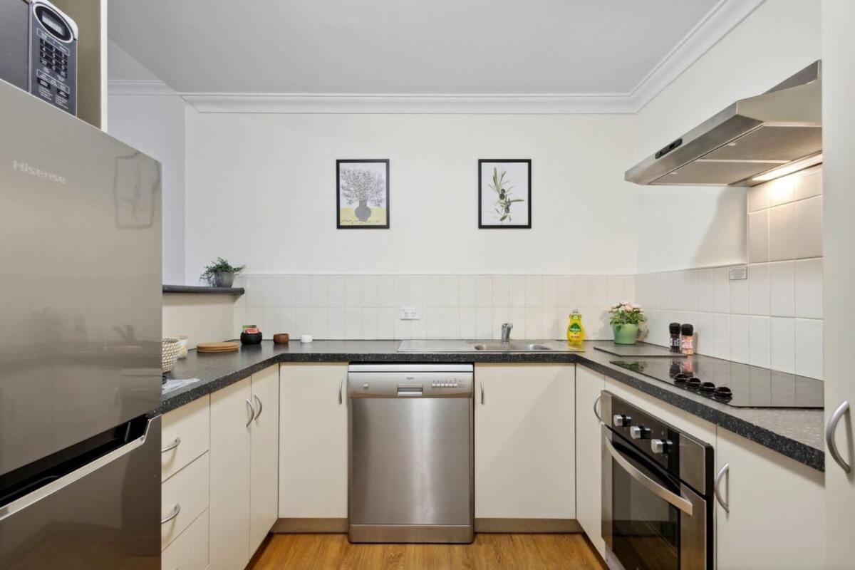 Fabulous Apt In Northbridge With Pool & Wifi Apartment Perth Exterior photo