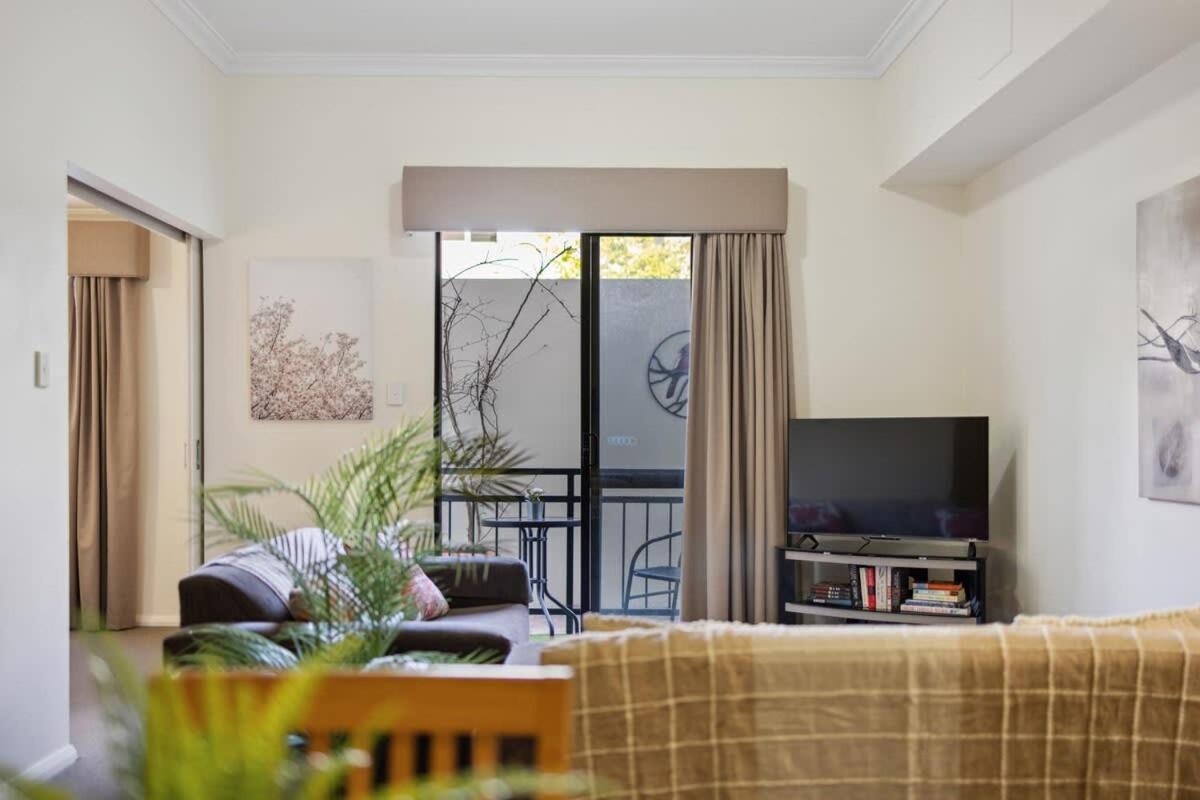 Fabulous Apt In Northbridge With Pool & Wifi Apartment Perth Exterior photo