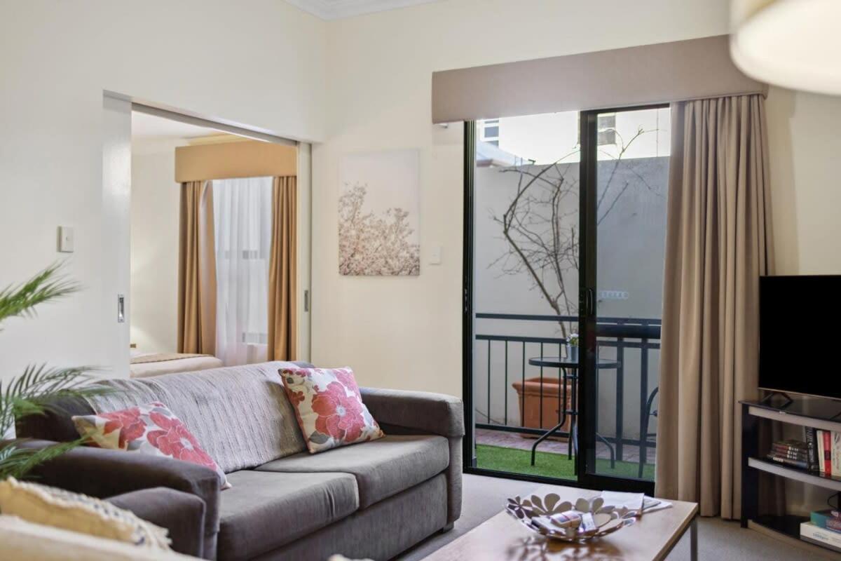 Fabulous Apt In Northbridge With Pool & Wifi Apartment Perth Exterior photo