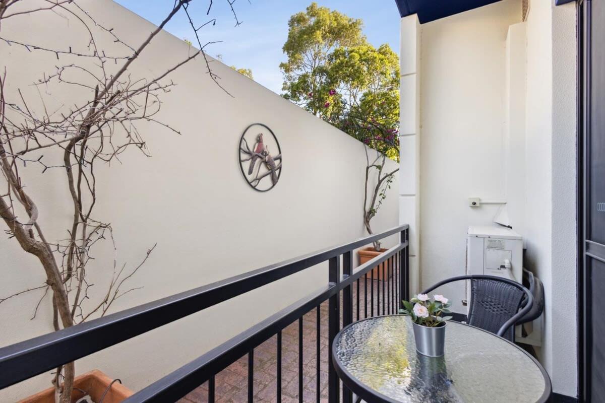 Fabulous Apt In Northbridge With Pool & Wifi Apartment Perth Exterior photo